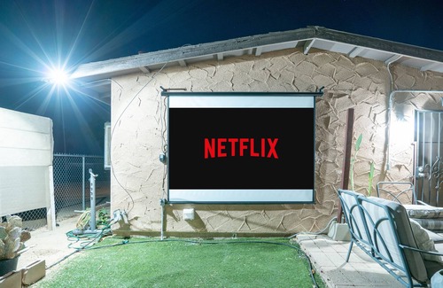 Twentynine Palms House | Cozy Home retreat Near Joshua Tree! OUTDOOR MOVIE FUN, HOT TUB, WIFI, A/C