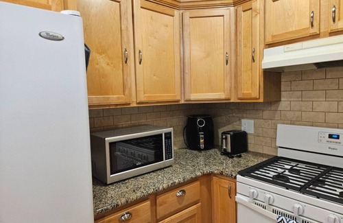 Post Falls House | Cozy home steps from Q'emlin Park beach- Sleeps 8!