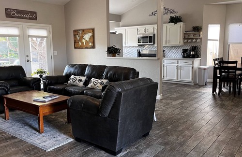 Warner Ranch House | Cozy HOME w/Citrus Garden & Patio