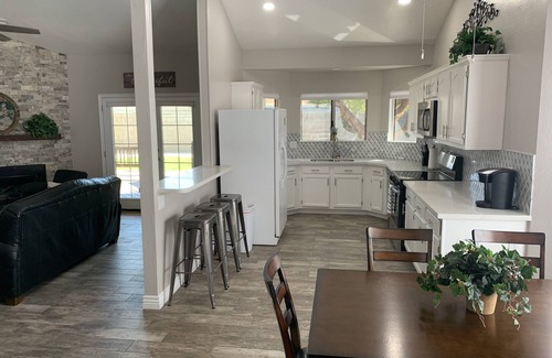 Warner Ranch House | Cozy HOME w/Citrus Garden & Patio