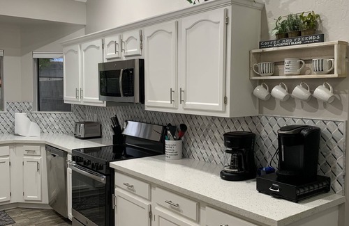 Warner Ranch House | Cozy HOME w/Citrus Garden & Patio