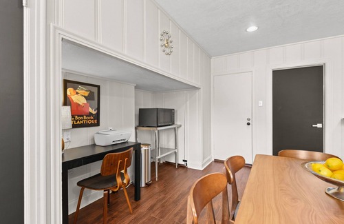 Highlands - Perkins Apartment | Cozy Home w/fenced yard! 2BR Steps From LSU