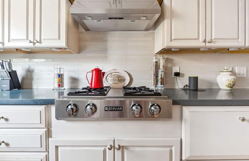 Castro Valley House | Cozy home w/firepit, close to great hiking trails, wineries + San Francisco Bay