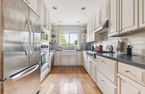 Castro Valley House | Cozy home w/firepit, close to great hiking trails, wineries + San Francisco Bay