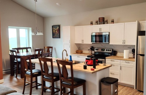Georgetown House | Cozy home with amazing views, close to Discovery Ski Area.nnPet Friendlyn