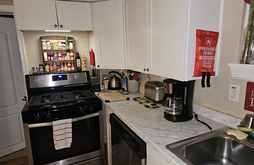 Havre De Grace House | Cozy home with fenced in yard-Dog Friendly . 2 block walk to historic downtown!