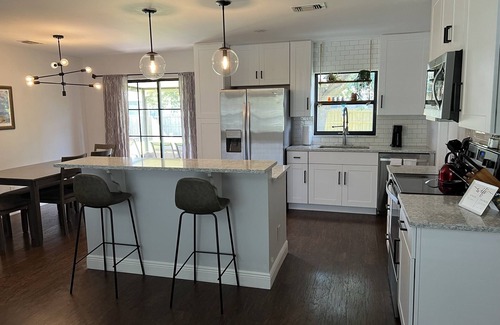 Port Saint Lucie House | Cozy home with great big backyard shade tree