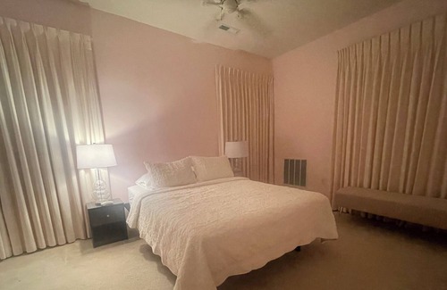 Milford Condo | Cozy House close to the beach, shopping centers and DE Turf. Pet friendly.