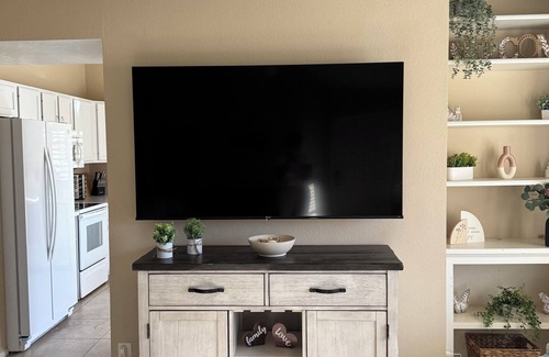 Alta Mesa Community Association House | Cozy house in a quiet neighborhood with jacuzzi