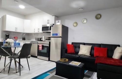 Northwest Edmonton House | Cozy house in lovely Edmonton with spacious office and fast nWiFi