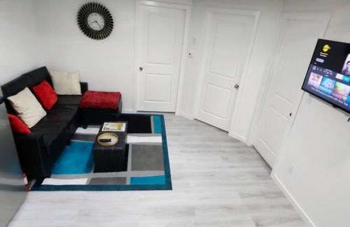 Northwest Edmonton House | Cozy house in lovely Edmonton with spacious office and fast nWiFi