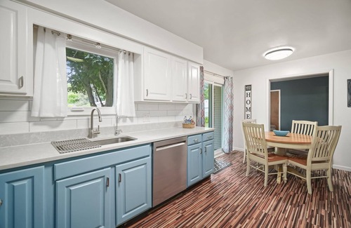 Jackson House | Cozy house-Near Cascades-Dog friendly-Large yard-Tranquil