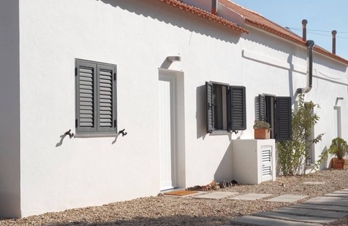 Castelo House | Cozy house with gorgeous swimming pool,1m from the village and 15m from thbeach.