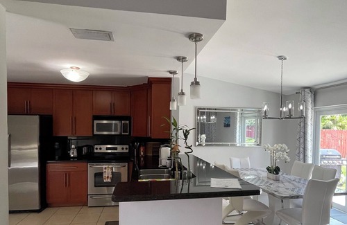 Deerfield Beach House | Cozy house with a pool and spacious backyard