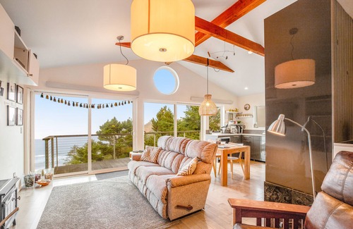 Oceanside House | Cozy house with WiFi, sweeping ocean views, & nearby beach access