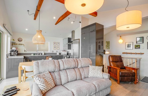 Oceanside House | Cozy house with WiFi, sweeping ocean views, & nearby beach access