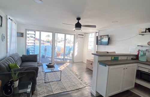 Key West Boat Rental | Cozy houseboat Felix the Cat Experience with AC and WiFi @ The Perry