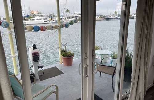 Key West Boat Rental | Cozy houseboat Felix the Cat Experience with AC and WiFi @ The Perry