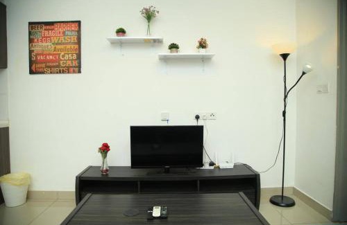 Cyberjaya Apartment | Cozy Hyve Soho Sky View With Wifi Netflix & Parkin 116