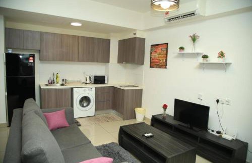 Cyberjaya Apartment | Cozy Hyve Soho Sky View With Wifi Netflix & Parkin 116