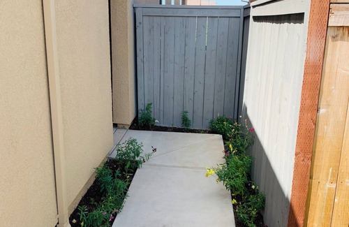 Antelope House | Cozy in law suite in Antelope with WiFi, AC, street parking, washer dryer