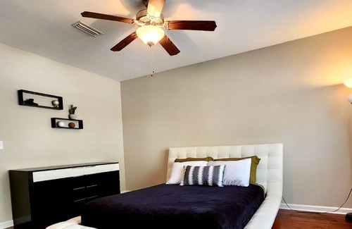 Enterprise House | Cozy Jasmine Circle