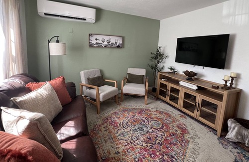 Prosser House | Cozy Kampflo Cottage ~ best location, block away from downtown!
