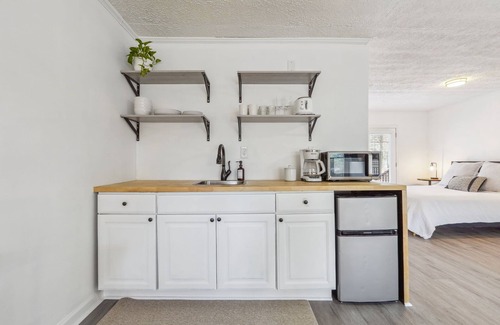 Kennesaw Apartment | Cozy Kennesaw Apartment Close to KSU w/EV Charger