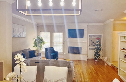 Nassau Bay House | Cozy King Bed I 0.2mile NASA I1mile Sea Park I Whole House