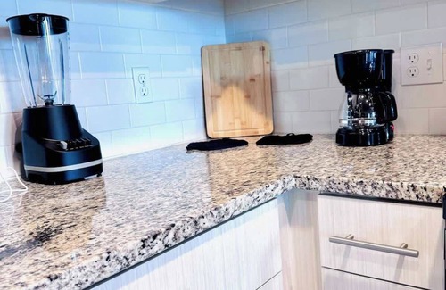 Kissimmee Apartment | Cozy King Bed, Pet-Friendly, 15 Min to Disney