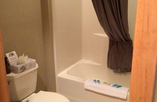 Three Lakes Condo | Cozy King Studio Retreat for Two, Northernaire Resort – Three Lakes, WI