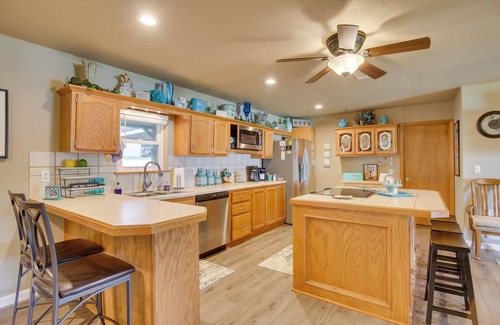 Eufaula House | Cozy Lake Eufaula Hideaway w/Fire Pit & Hot Tub!