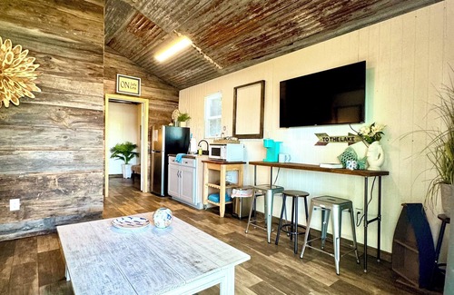 Quinlan Cabin | Cozy Lake Front Cabin w/Marina Access, Free Fishing, Wifi & Beautiful Views- #47