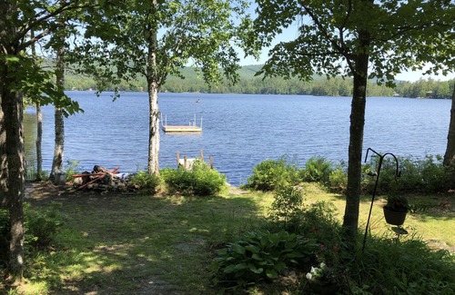 Whitefield House | Cozy Lake-Front Cottage on Forest Lake