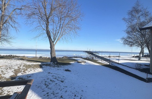 Neenah House | Cozy Lake Front House in Neenah