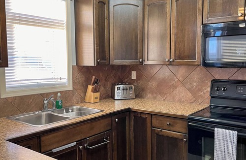 Markerville House | Cozy Lake Getaway - No Cleaning Fee!