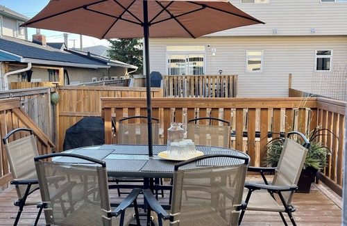 Markerville House | Cozy Lake Getaway - No Cleaning Fee!