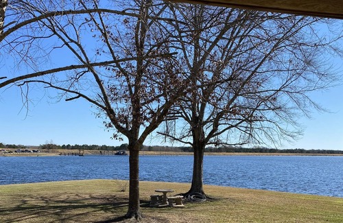 Chatham House | Cozy Lake House with Amazing Views Close to Hooks Marina
