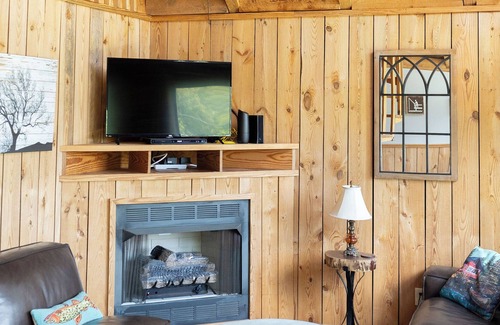 Six Mile Cabin | Cozy Lake Keowee Cabin