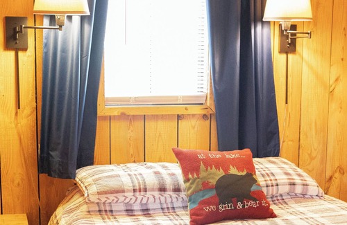 Six Mile Cabin | Cozy Lake Keowee Cabin