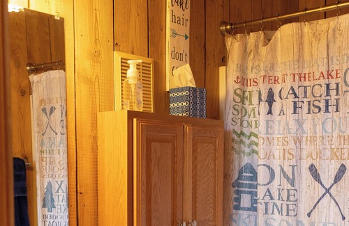 Six Mile Cabin | Cozy Lake Keowee Cabin