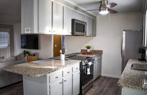 Chapin House | Cozy Lake Murray Gem, 2 bedroom house in charming Chapin with WiFi and AC
