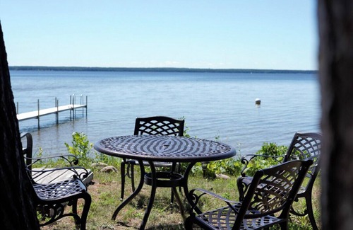 Onaway Cottage | Cozy Lakefront Cottage Getaway on Black Lake