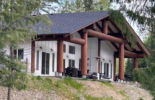 Likely House | Cozy Lakefront Post and Beam Home, pet friendly, public boat launch,