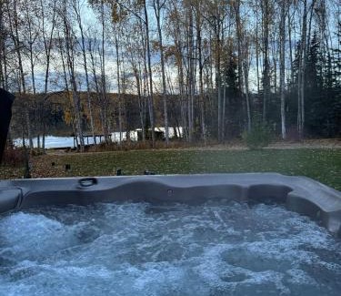 Meadow Lakes House | Cozy Lakefront Retreat