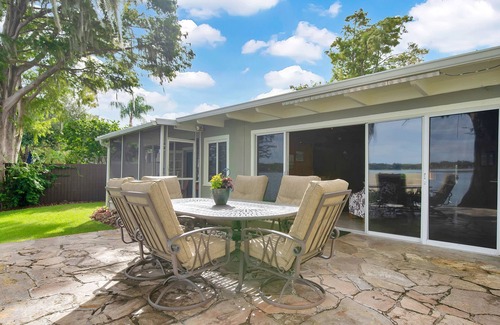 Rose Isle Cottage | Cozy lakeside cottage in the heart of Orlando.