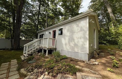 West Poland Cabin | Cozy Lakeside Retreat: 2 Cabins, 2 Bedrooms with AC & WiFi in Peaceful Poland