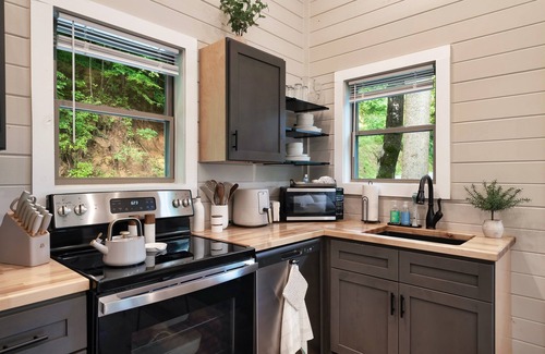 Sevierville Cabin | Cozy Lakeview Escape w/Loft & Deck