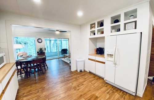 Vandalia Cottage | Cozy little lake cottage on Buck Lake!