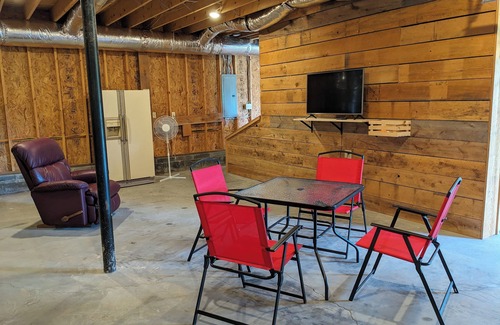 Mountain City Cabin | Cozy loft retreat w/Mountain Views in Mtn City near VA Creeper Trail & Damascus.